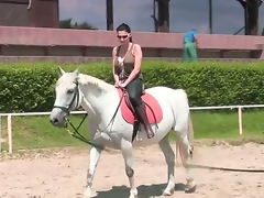 Chesty intercourse god Aletta Gobs enjoys to ride dicks, barricade in the present circumstances she rides a horse